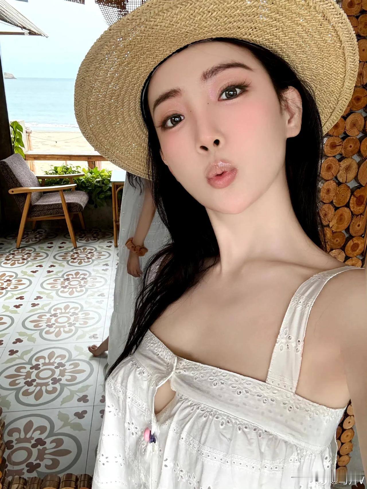 马卉近照，凸起依旧[爱慕]