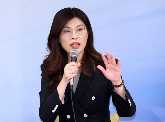 郑丽文现在估计肠子都悔青了。她后悔的不是向日本灾区伸了援手，也不是以个人名义捐了