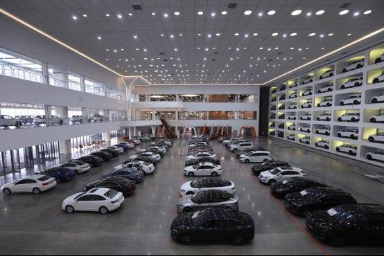 二手车市场今年前10个月表现稳健，交易量达1649万辆，同比增长3.5%，交易额