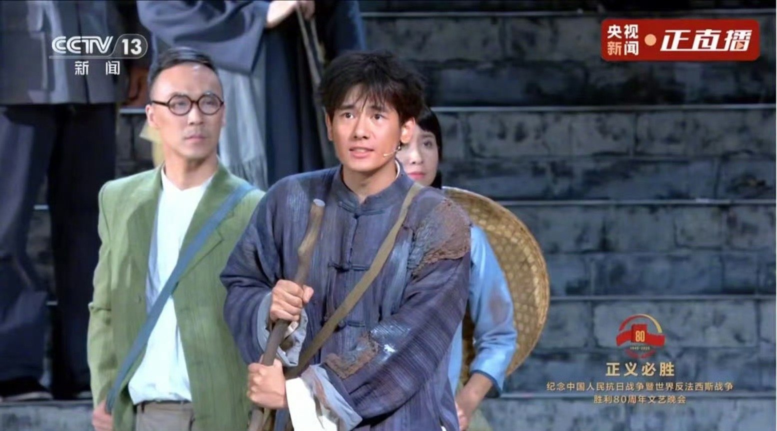 这是胡先煦吗文艺晚会上的胡先煦！！演员的可塑性太强了[期待] ​​​
