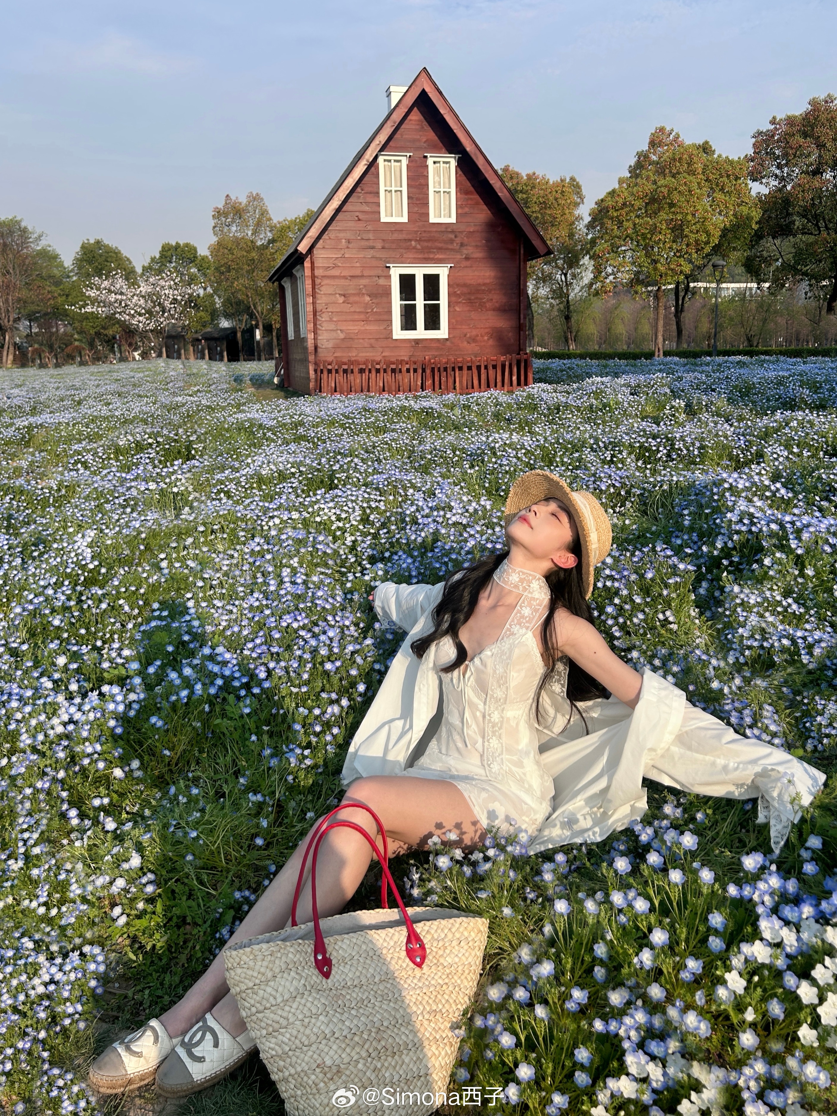 出门踏青💐～灵湖小木屋真美啊！！🏠（没有乱压花草！坐的是没花的地儿！全靠修图