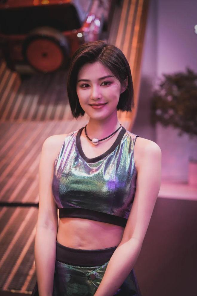 每桌四千块的婚宴，亲友放下筷子说这是吃过最难吃的一顿。
新娘订菜单时想的是这个价