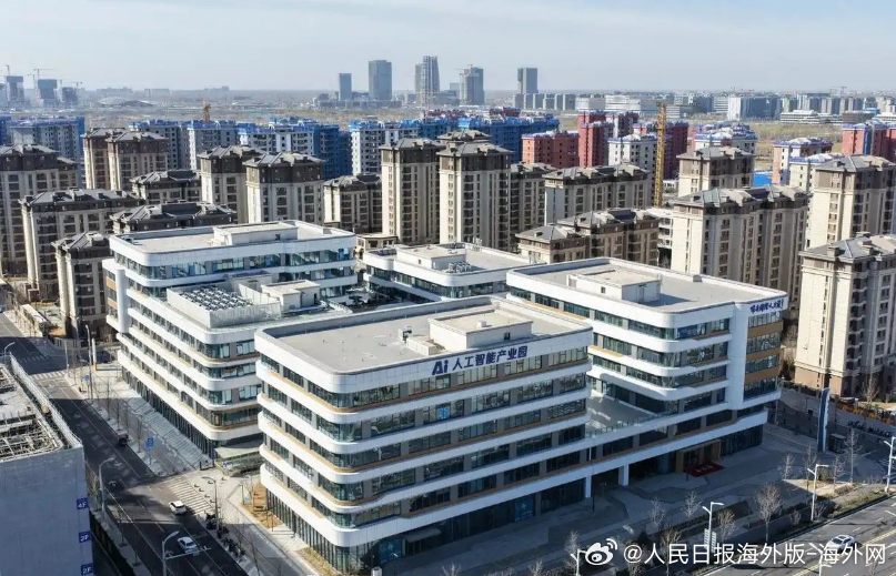 【#Hi财经#丨看！雄安创新动能正澎湃】春日的雄安新区，塔吊林立、机器轰鸣，处处