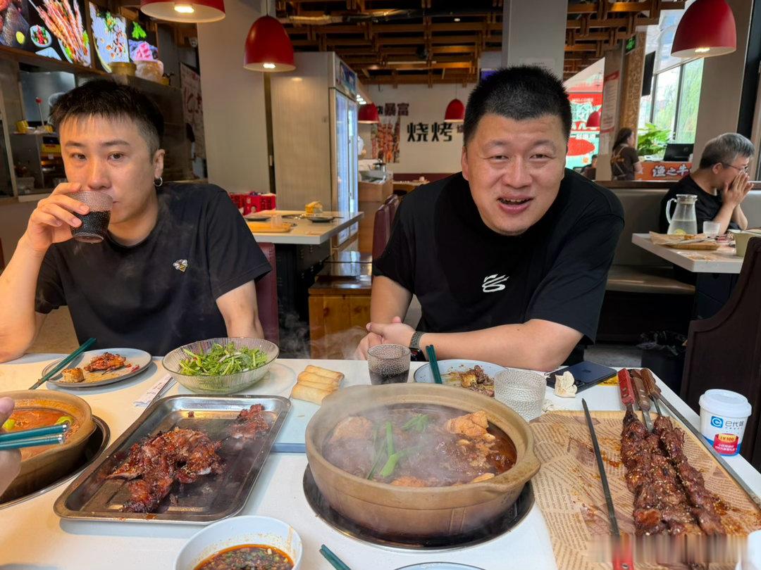 终于是爽吃上殳师请的饭了～感恩殳师，感恩乌度卡，感恩我勒... 