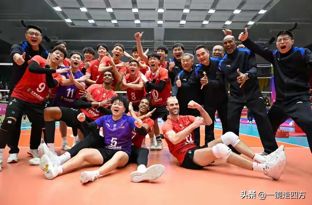 昨晚进行的男排超级联赛半决赛首回合，天津队坐镇主场以22-25、25-22、22