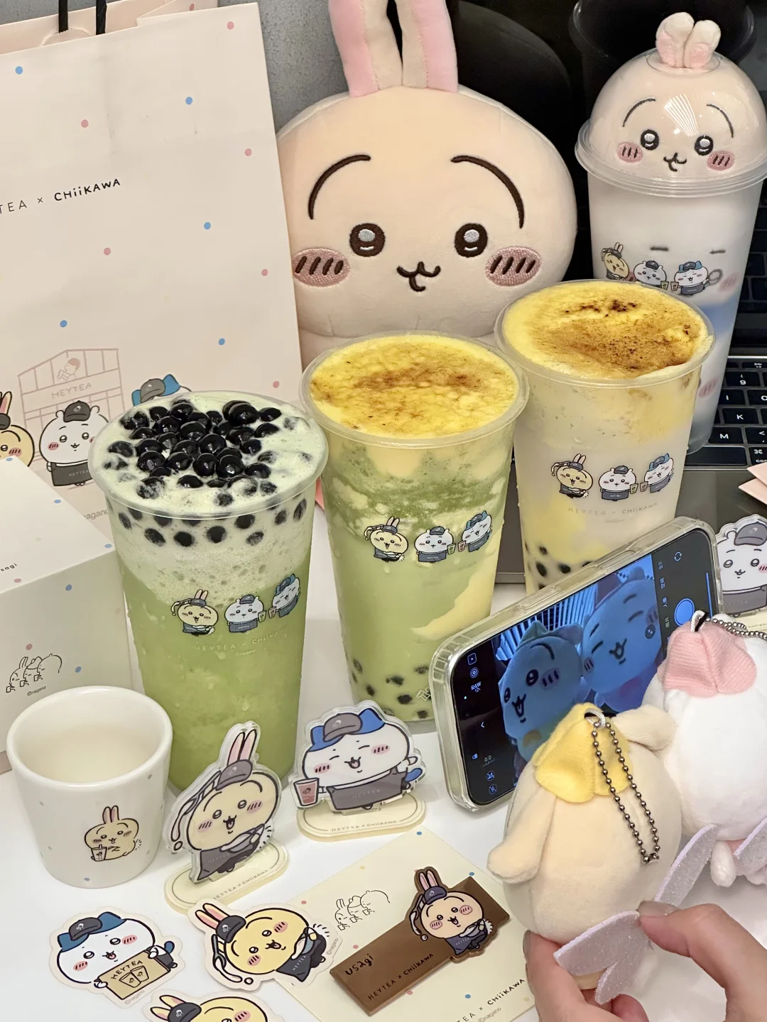 永远相信喜茶联名！！店员宝宝们萌晕了！