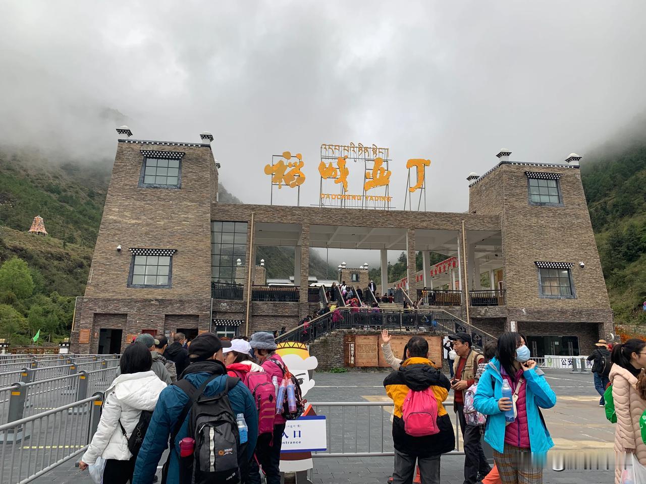 三次进入稻城亚丁景区，时间选择最为重要！
看过很多网上发的图文和视频，似乎很多人