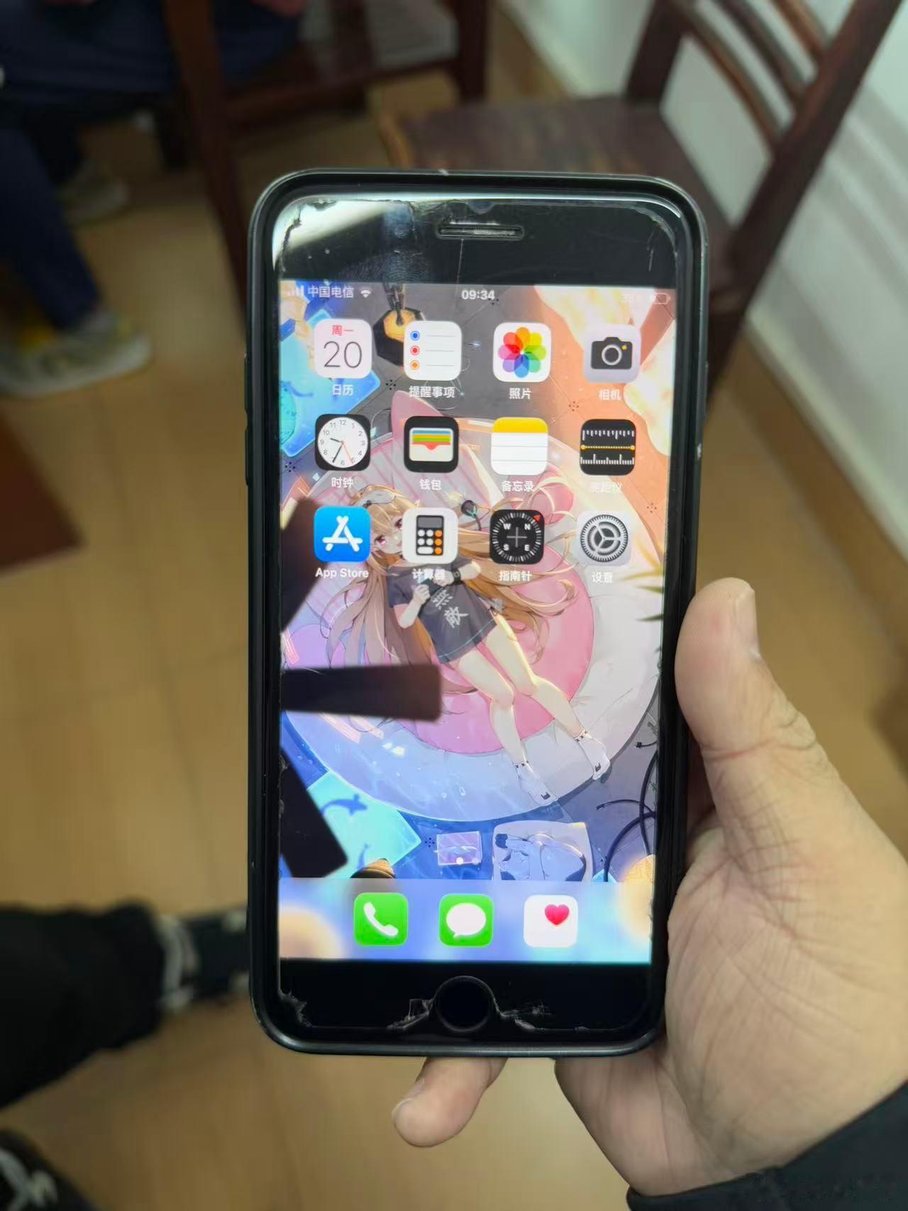 接上条，我有个99年的同事，用的还是2016年上市的iPhone 7 Plus.