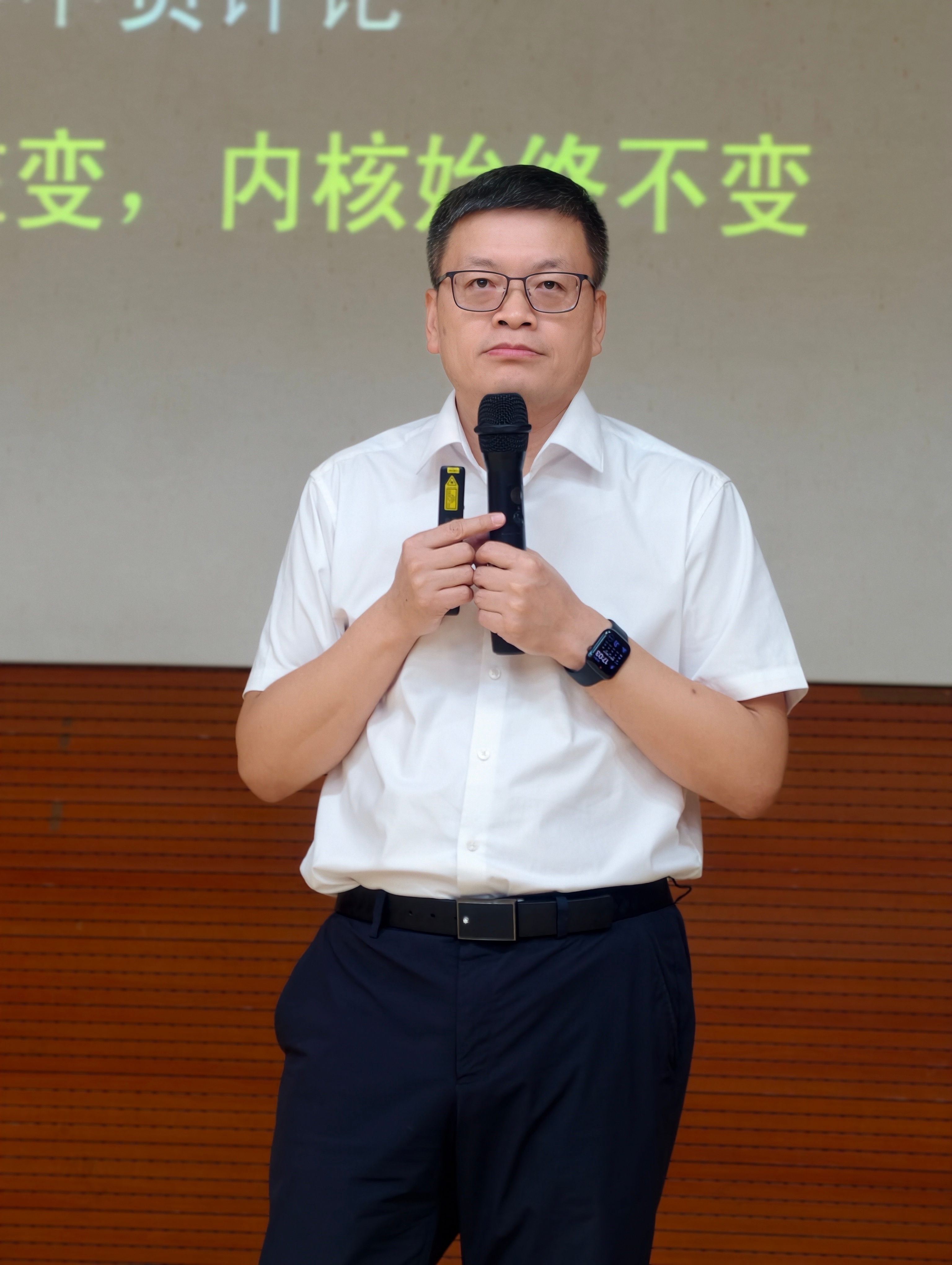 湖南红网第21届红辣椒时评研讨会上与学界业界同仁探讨交流我做了一个26年评论从业