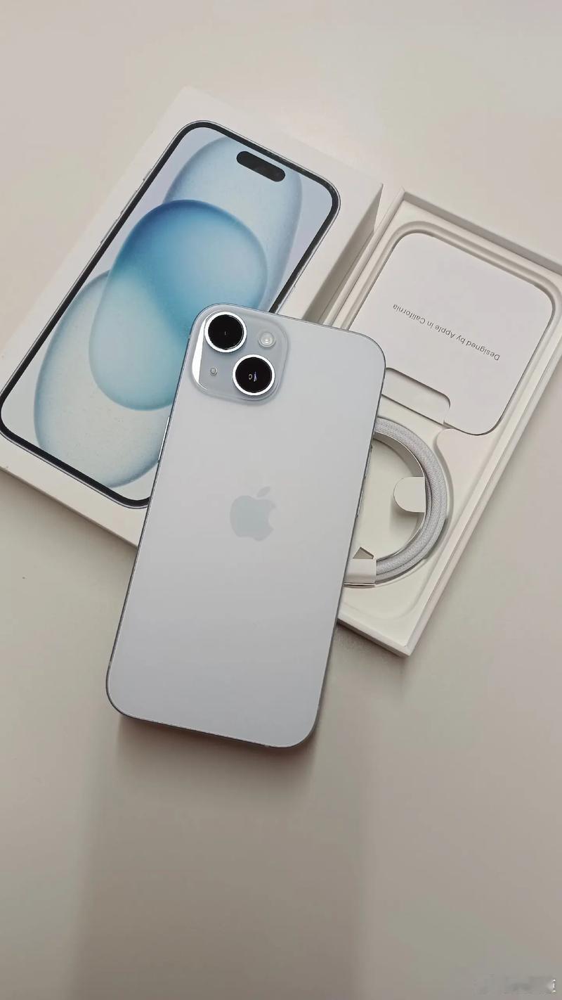 苹果公司今日在美国、加拿大官网上架了经过官方认证的 iPhone 15 系列翻新