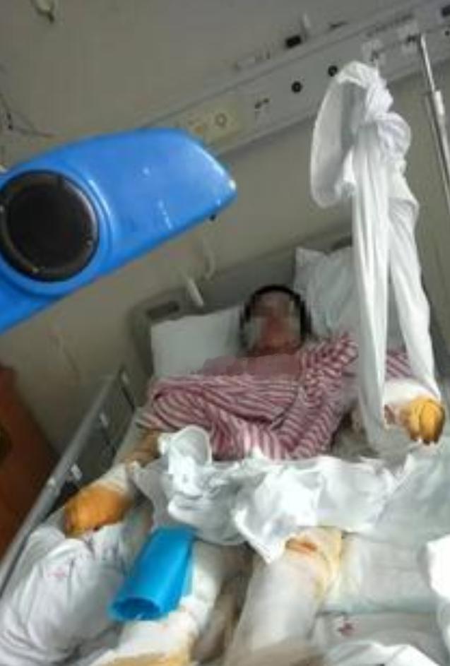 太惨了！广东佛山，32岁女店员只因拒绝41岁陌生男乘客的疯狂追求，惨遭对方连捅数