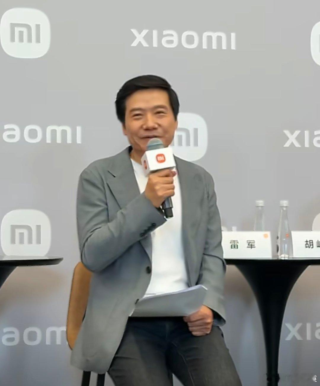 雷军回应为何只公布锁单量雷军：主要是去年YU7发布的时候，3分钟大定超20万辆，