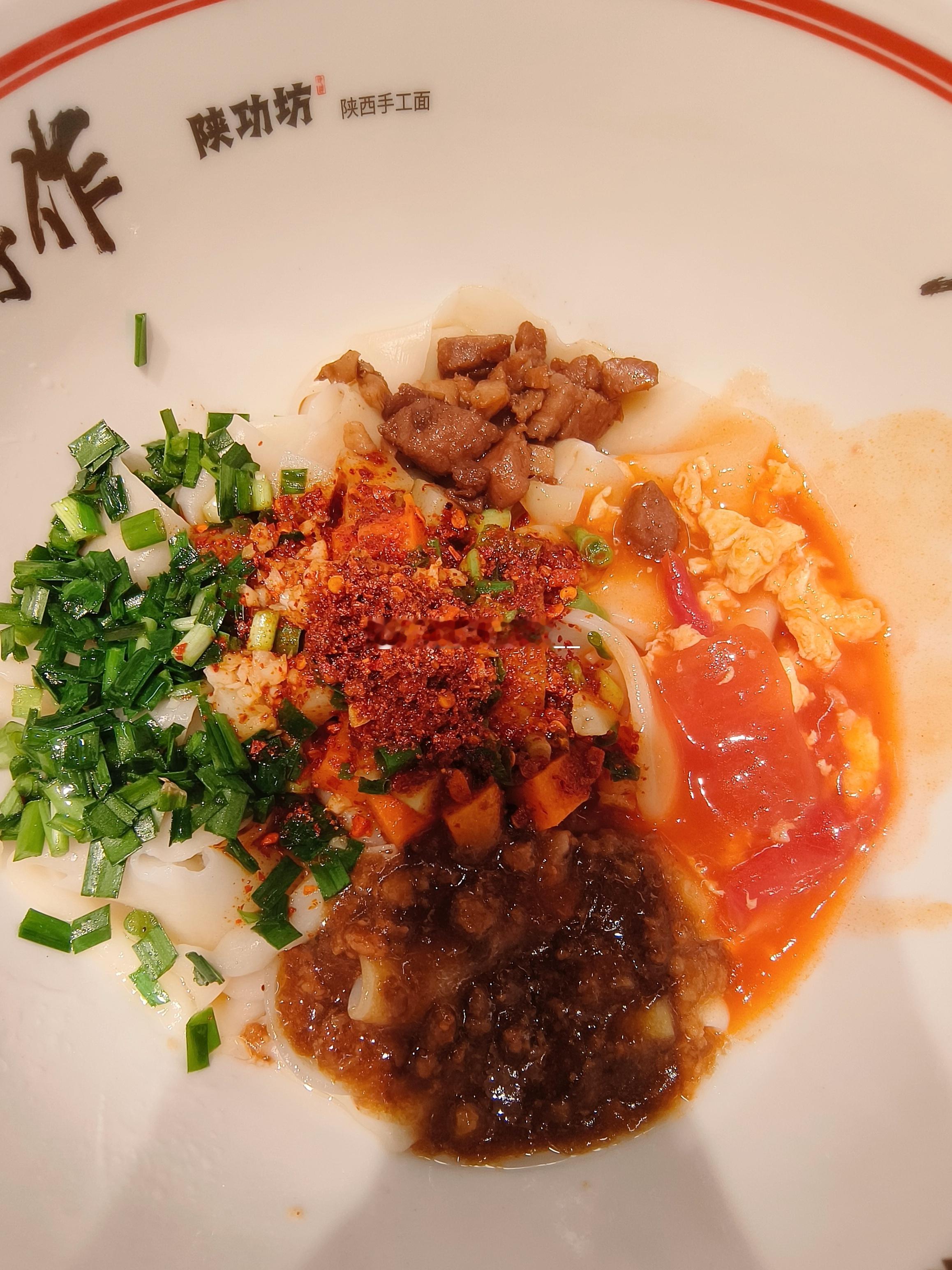 浙江没有春天，羽绒服直接无缝衔接短袖。 