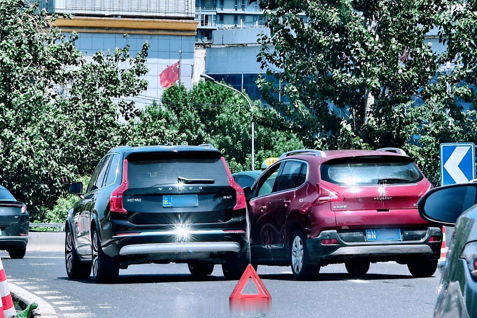 高架匝道二变一叉口堵死，真行