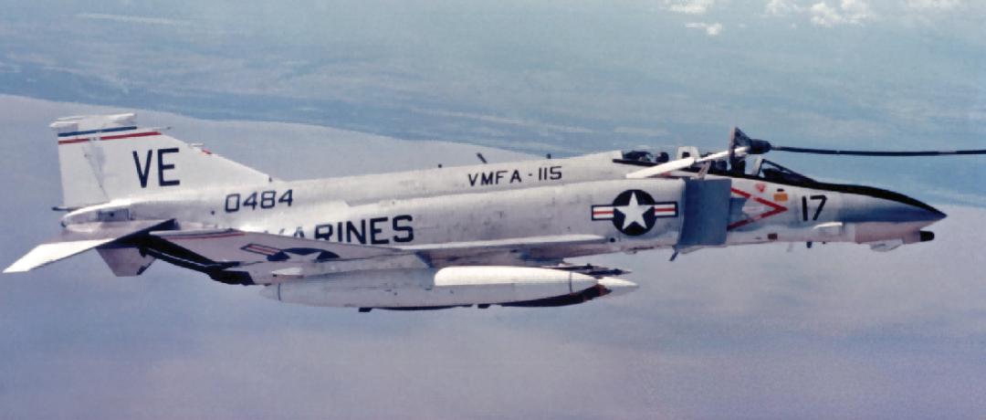 1970年，越南战争中，美国海军陆战队的一架F - 4B“鬼怪II”舰载战斗机，