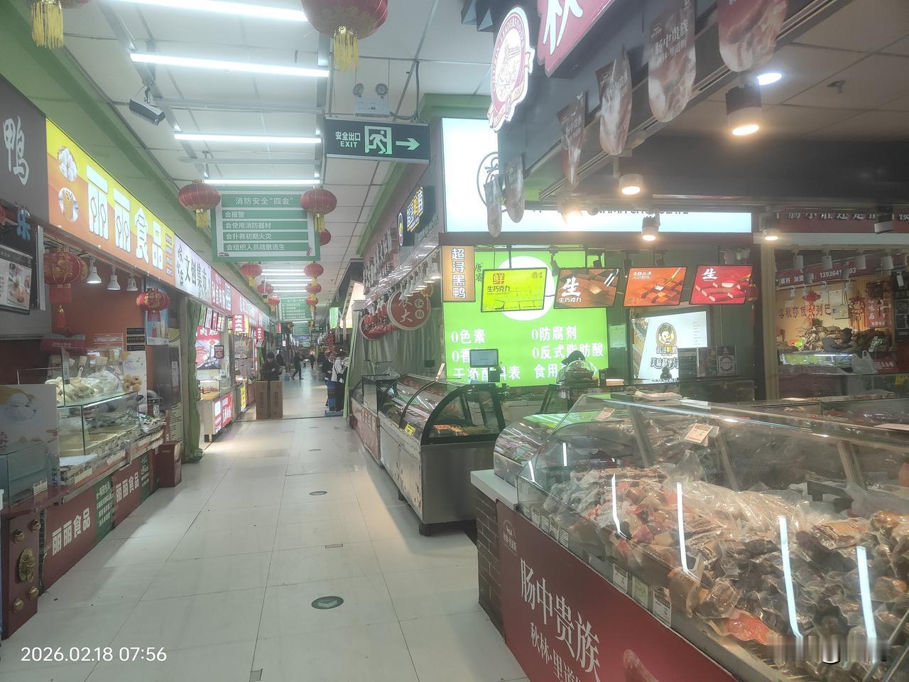 哈尔滨最火爆的网红菜市场，道里菜市场，平时鞋都能给你踩掉了，这时候可以来个百米赛