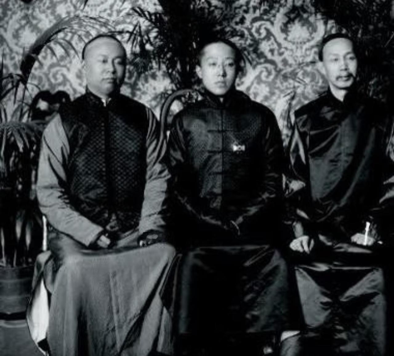没想到这张清末军事考察团核心三人的合影，居然暗合了清朝灭亡后三种截然不同的人生走
