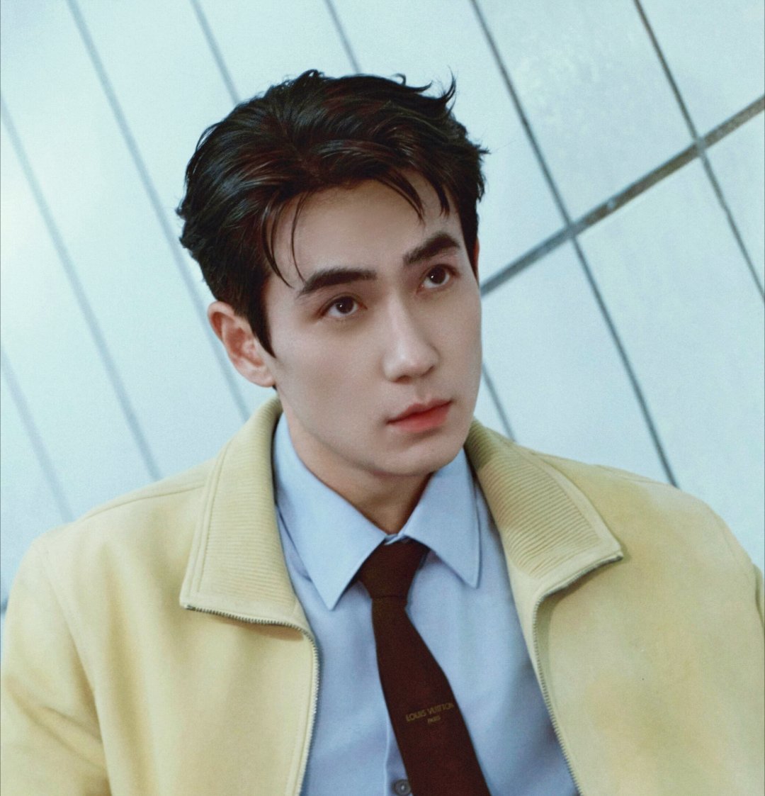 混血王子💛朱一龙lv春夏27男装秀