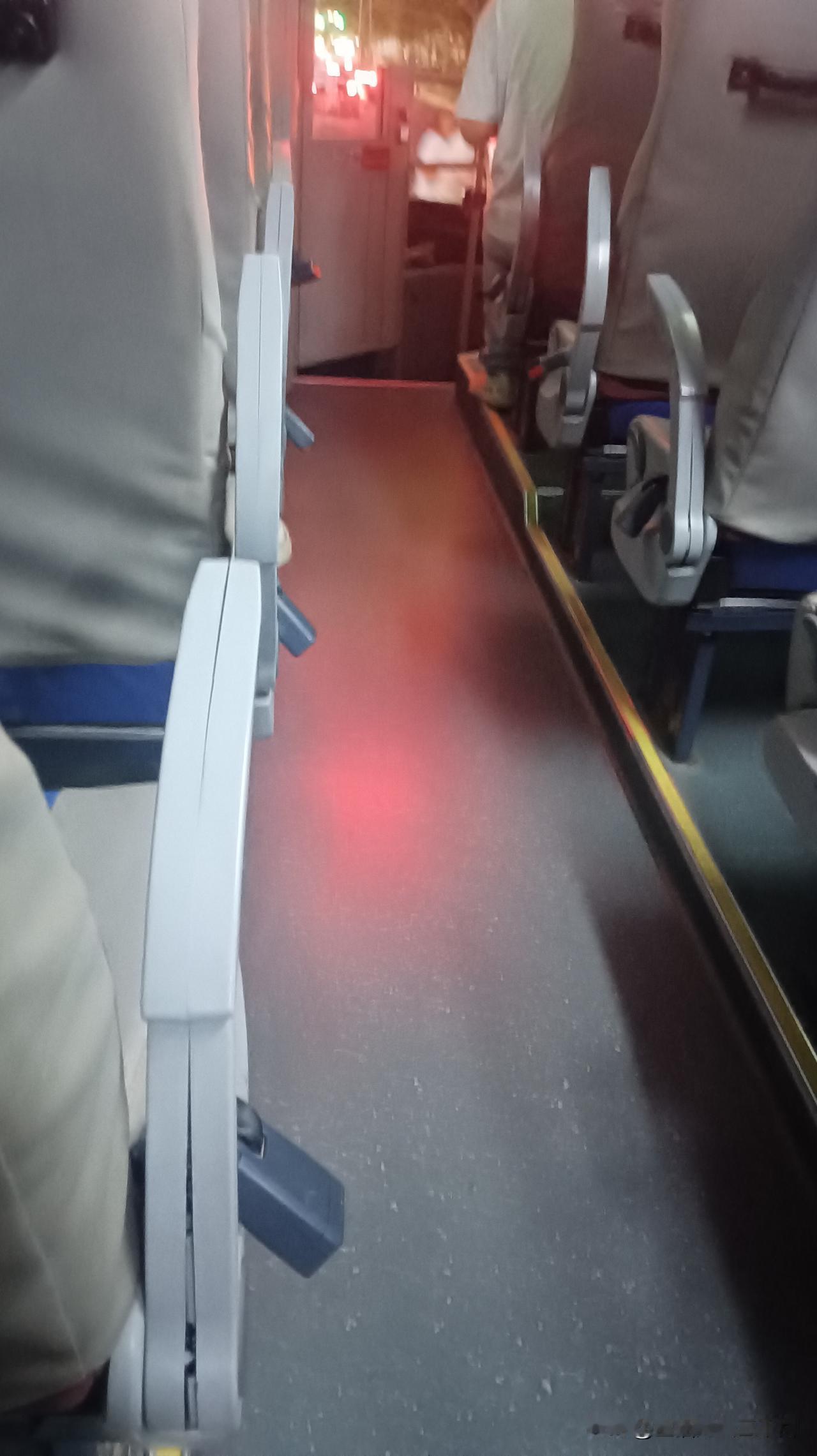 新能源电车的普及程度已经非常高了，从私家车到公共交通，都是如此。一个有趣的现象是