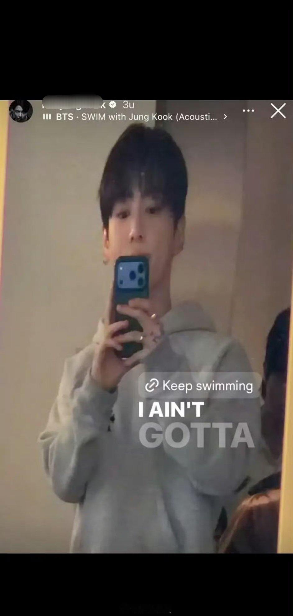 金冬天跟田柾国这两位的同款又有新发现啊，这次是被网友扒出来两个人疑似在带情侣戒指