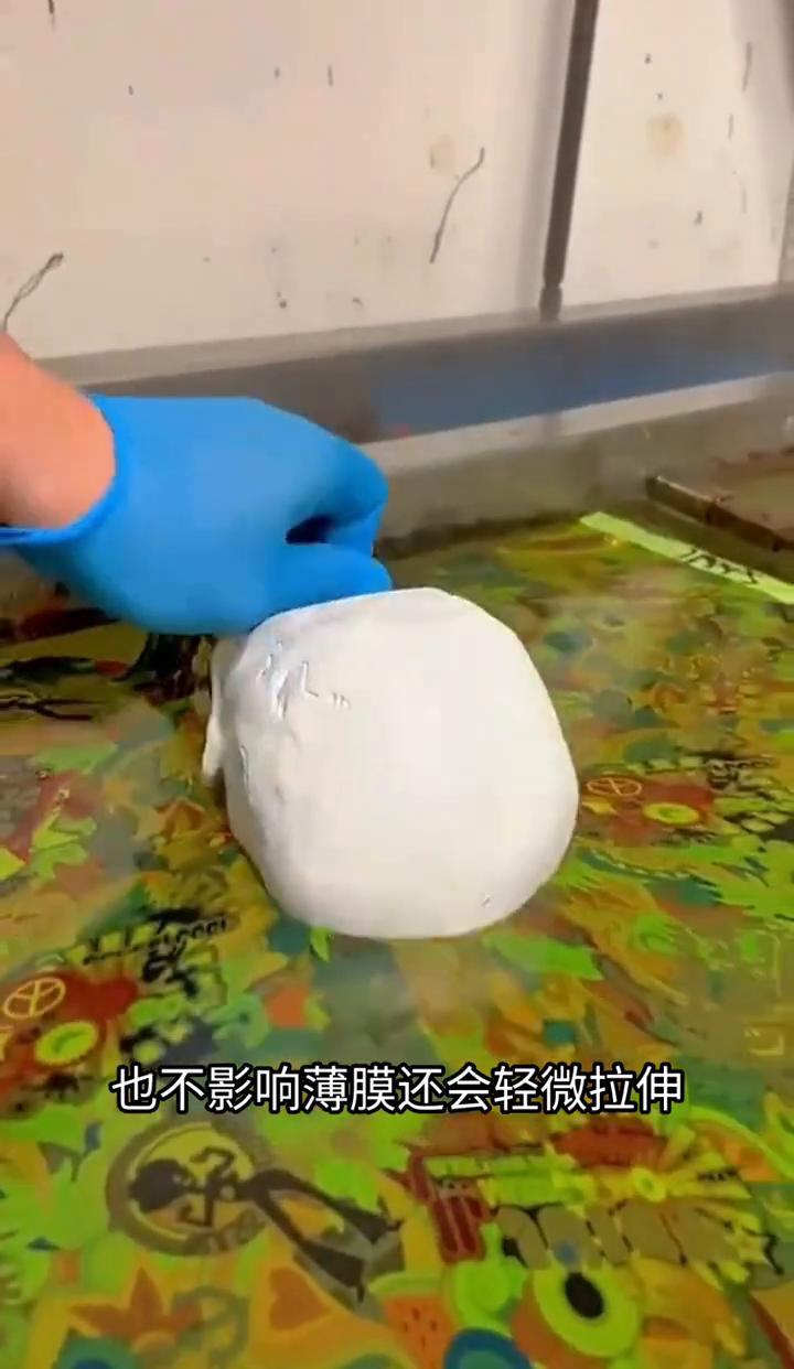 水转印不是刷漆，是给东西“穿衣服”。
轮毂、车内饰、工具手柄，啥曲面都能包得服服