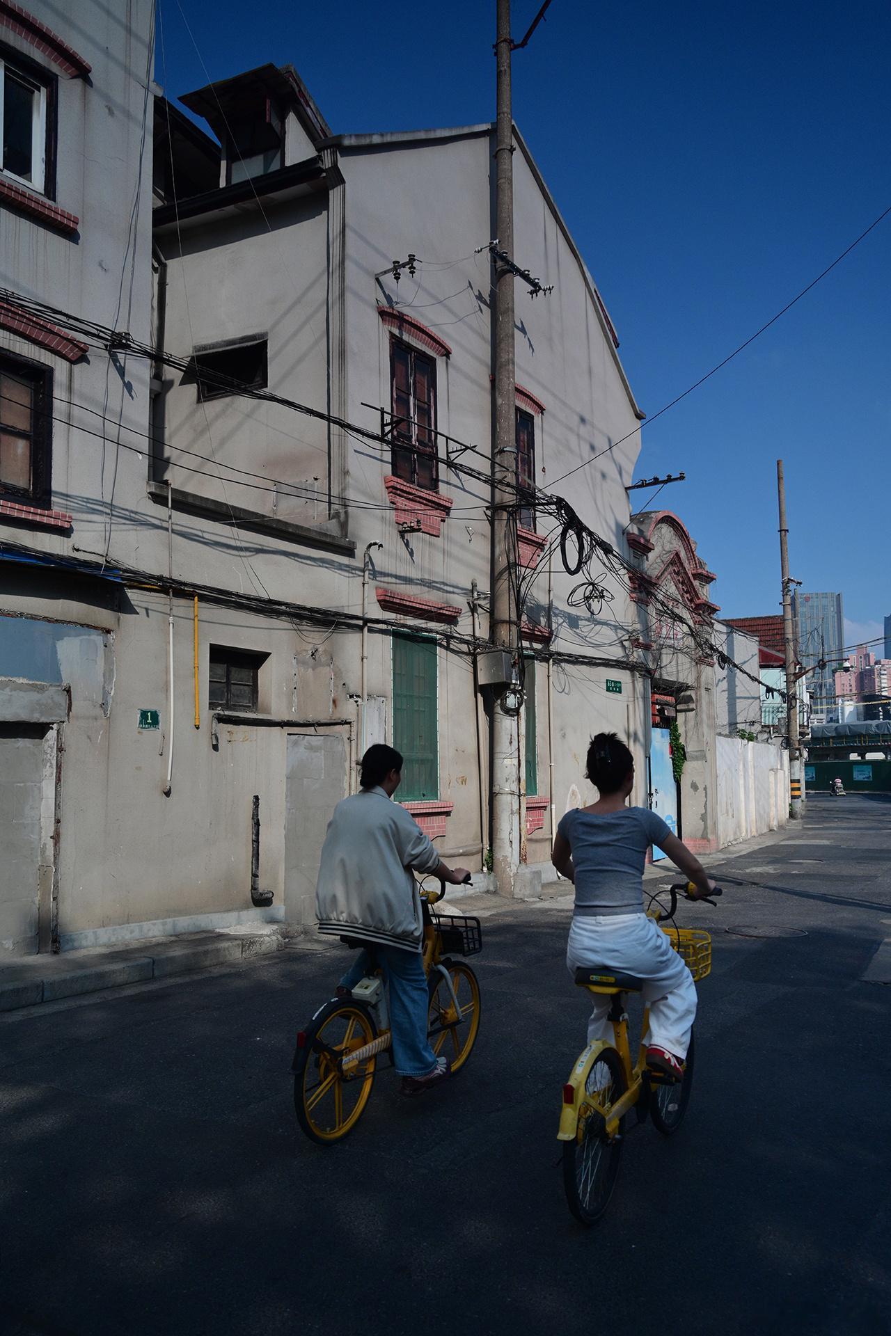 无意间路过横浜路老建筑正呈告别状上海