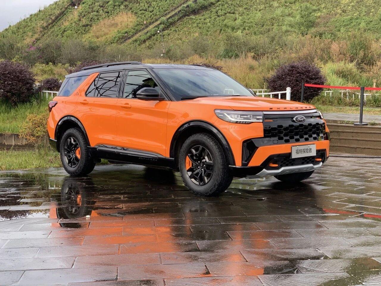 全新福特探险者昆仑穿越版上市，出厂即改装，圆城市佬的越野梦11月6日，全新福特探