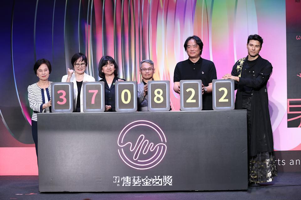 凤小岳感动蔡依林金曲奖封后凤小岳儿子十岁了  第37届传艺金曲奖公布入围名单，凤
