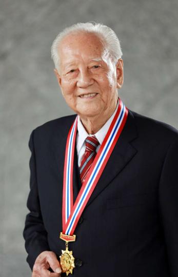 1988年，黄旭华在南海做深潜试验时，顺道回了趟家看望母亲，谁知95岁高龄的老母