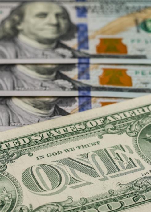 美国的钱都到哪里去了，为什么没钱了？其实不是美元不够用，而是美国的钱已经不顶用了