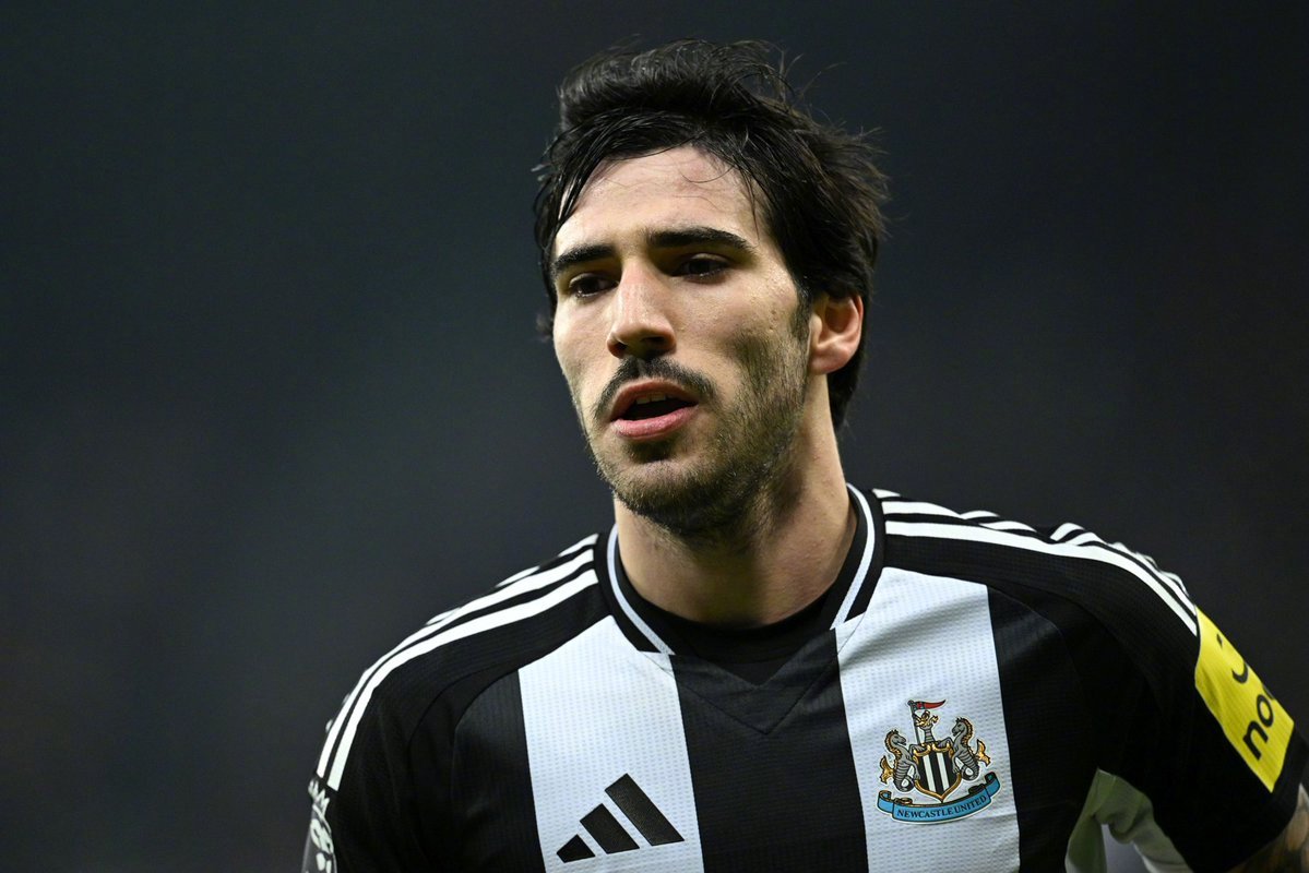 📢 突发消息：曼联正积极推进签下桑德罗·托纳利的转会！球员本人对加盟曼联持开放