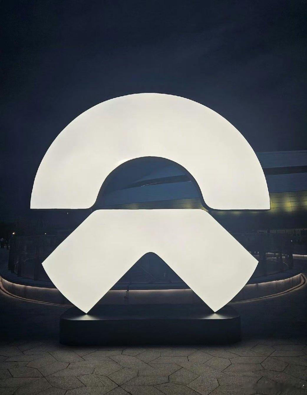 5.3米旗舰真容！蔚来ES9发布，家用旗舰这次稳了刚看完蔚来ES9发布会，真心觉