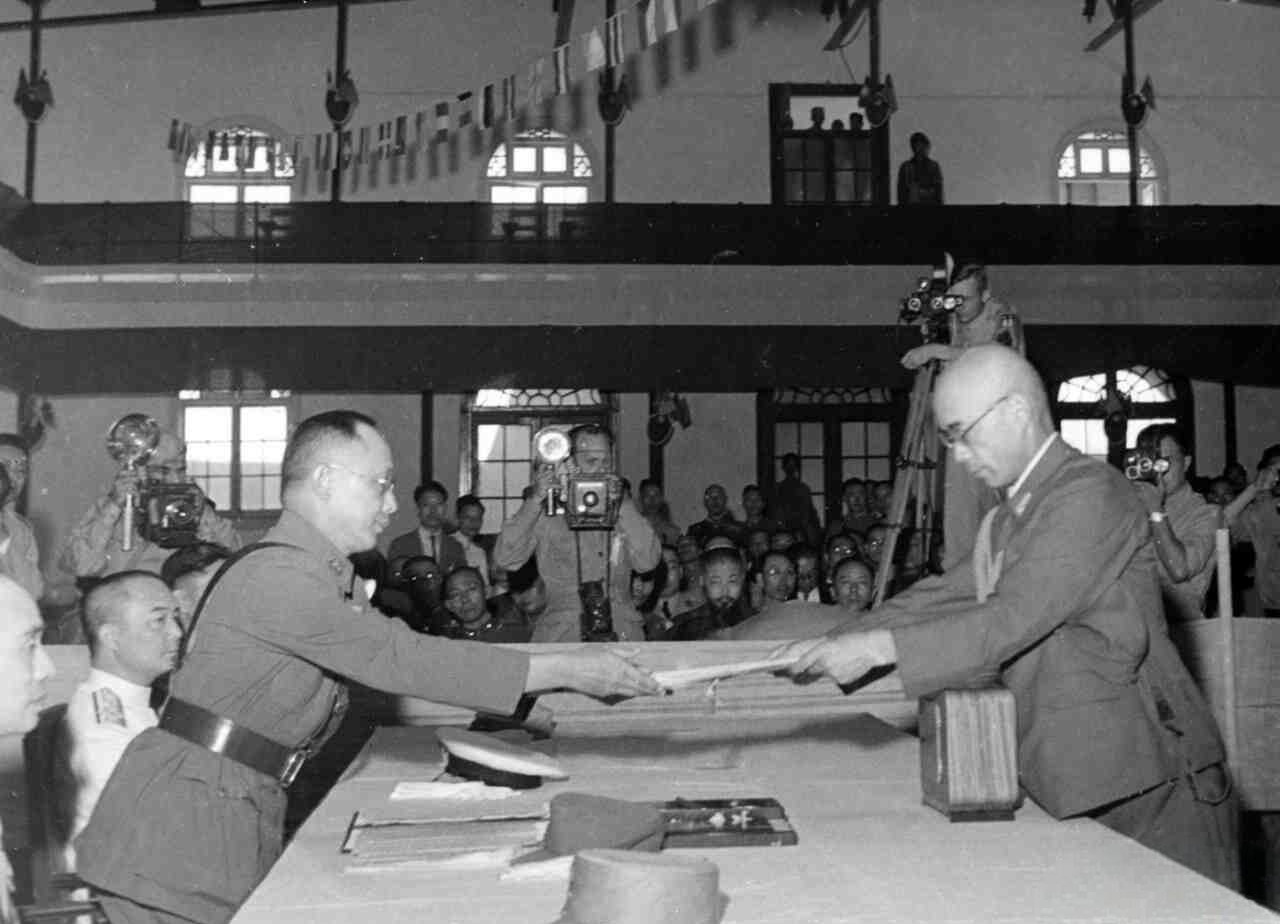 日本签署投降书画面 80年前的今天！日本签署了投降书！勿忘历史，吾辈自强！ ​​