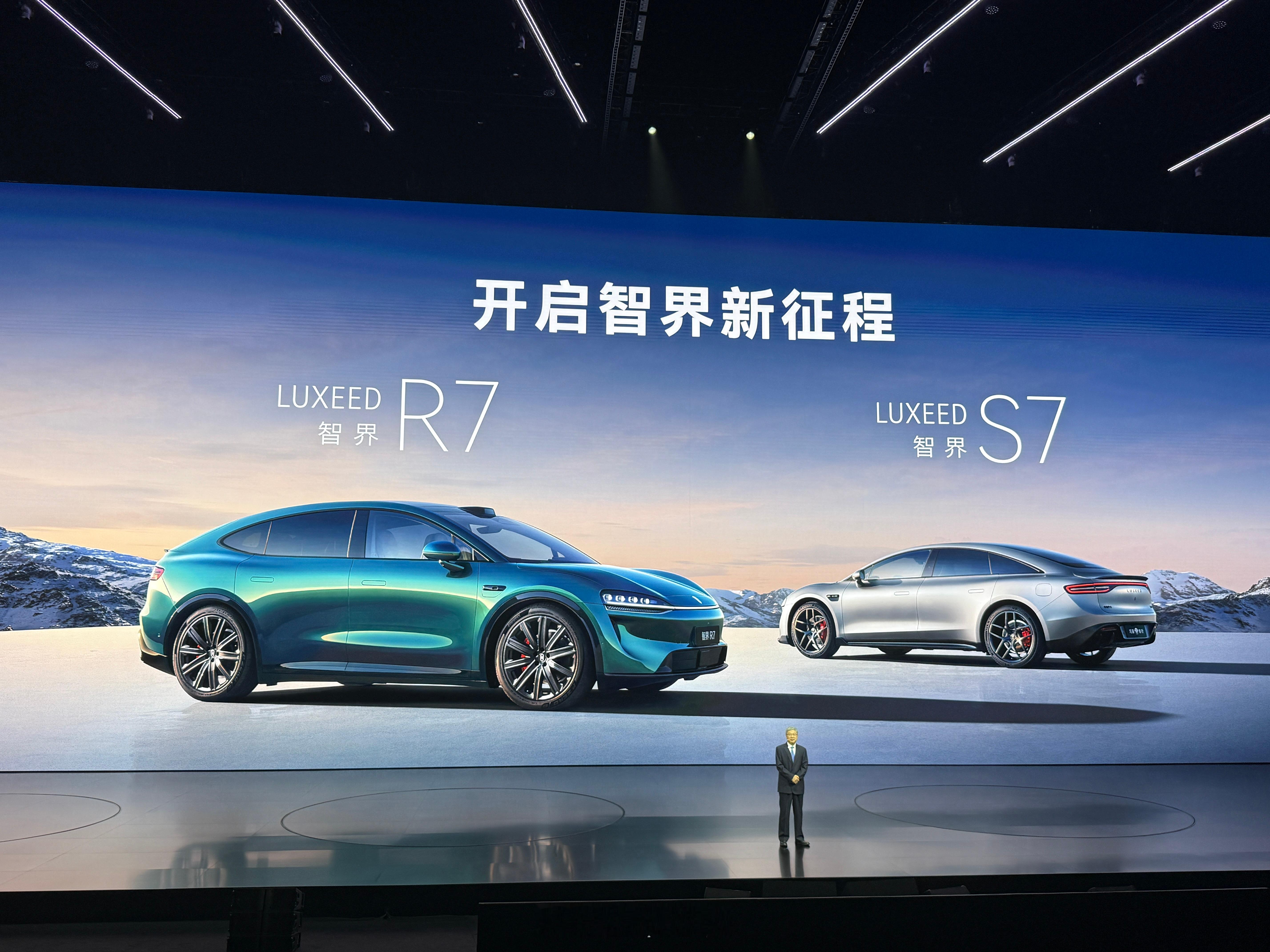 智界及问界秋季新品发布会什么情况啊，前排价格在门口黄牛已经被炒到4500了啊（刚