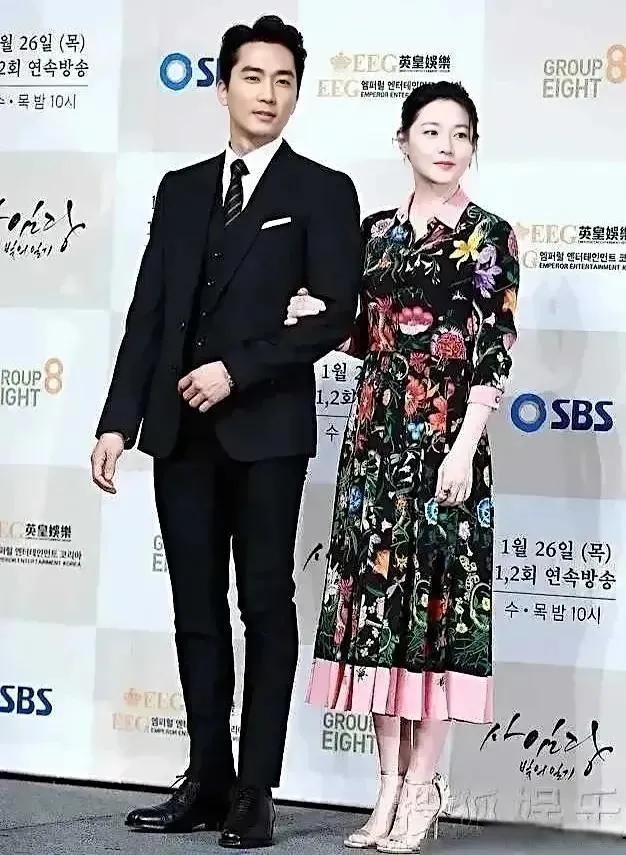 韩国演员宋承宪和李英爱，两位自然美的演员！
 
#娱评大赏#