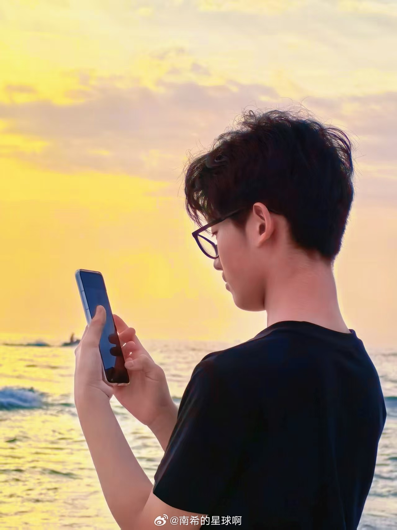 昨晚少年跟我说：妈妈，我中考那几天煮粥吃吧。我：为啥？他：不能把肠胃搞坏了，那几