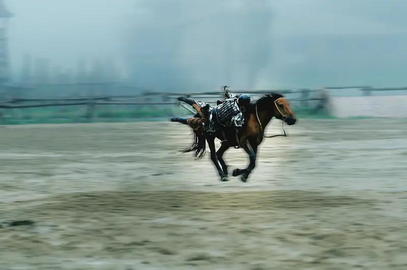 警钟长鸣，安全责任重如泰山！“策马扬鞭”，本就是个极具酷炫感的词汇。在古代，人们