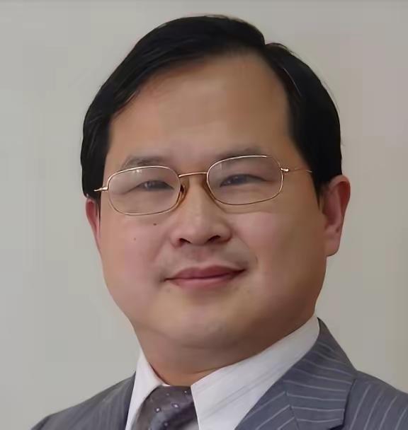 "中美关系恶化的责任不在美国，中国应该看看自己的问题！"这句话出自中国教授胡伟之