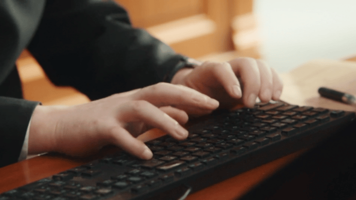 家事法庭拍出了陈奕迅的陀飞轮谁被《家事法庭》秦睿台词戳中了！996、007、不敢