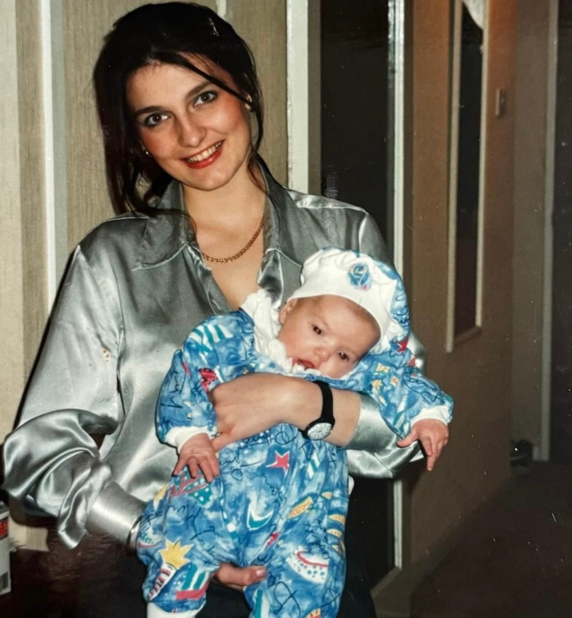 DuaLipa  妈妈安耐晒生日快乐🎂 