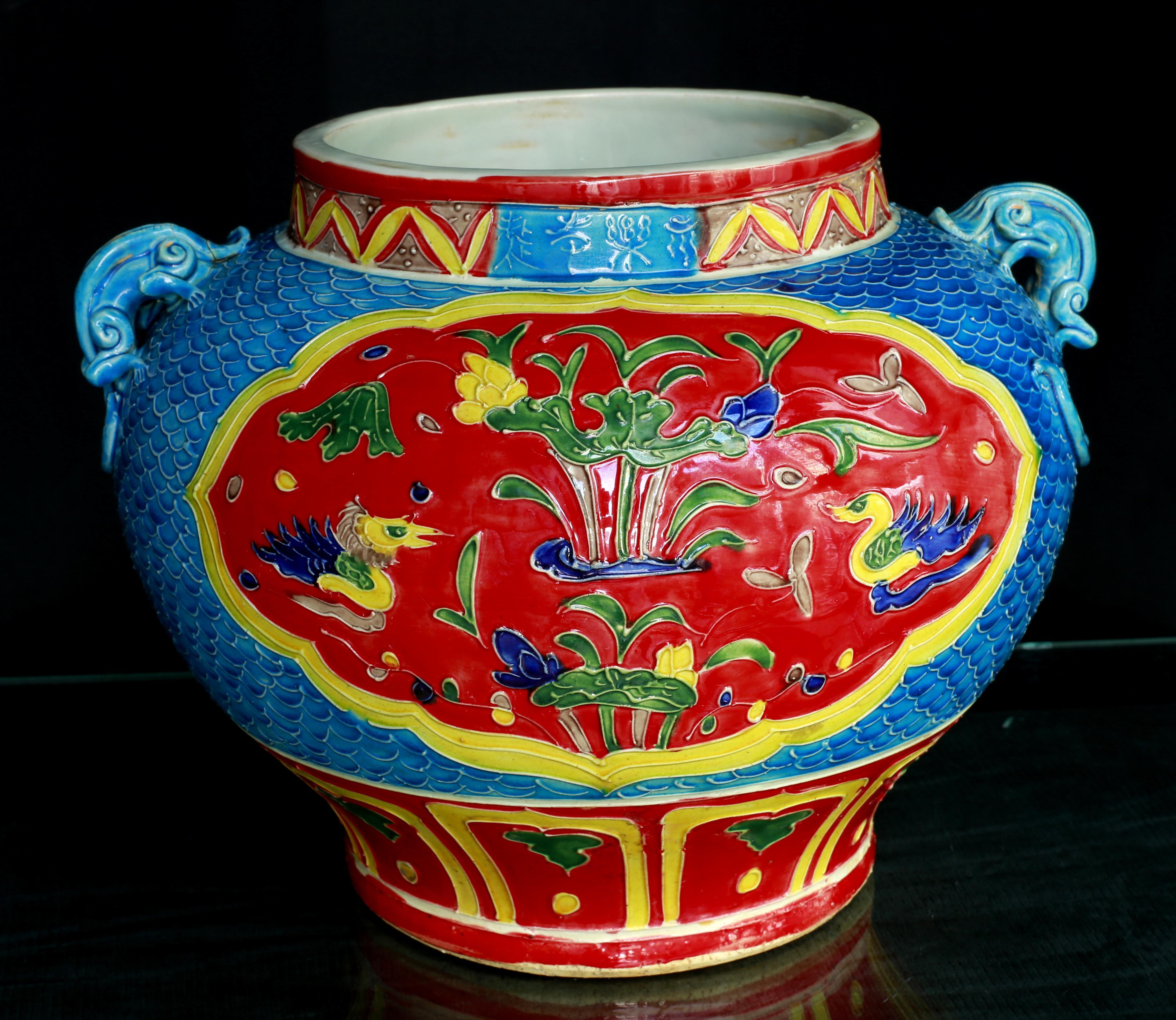 明永乐珐华彩开窗荷花鸳鸯兽耳罐 一个尺寸：高21.8CM，腹径28.3CM，口径