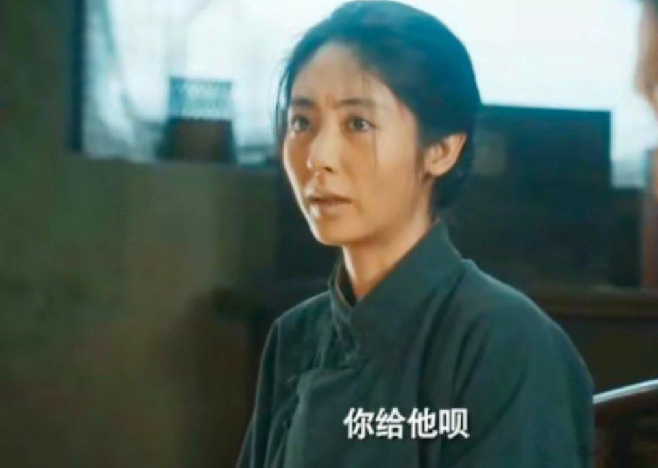 苏苏：活得通透的“小辣椒”，在烟火里扎根生长 苏苏这姑娘，从骨子里就带着股“不吃