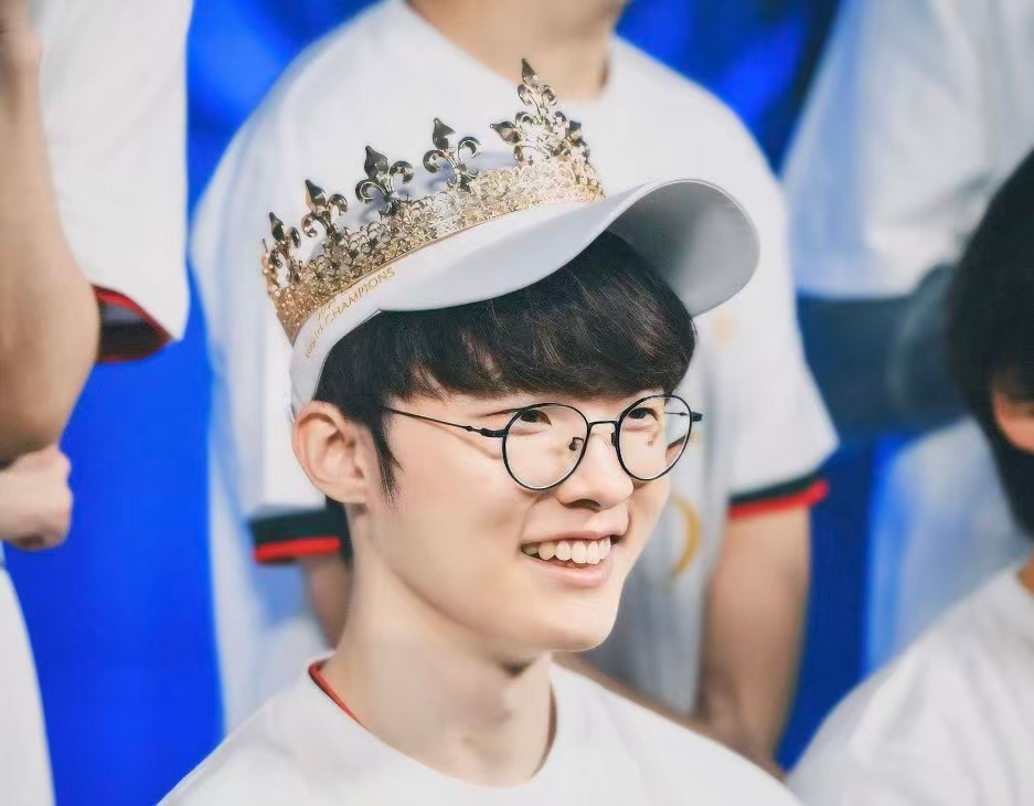 头戴王冠👑的李哥～[点赞][点赞][点赞]2025lckt1对战gen英雄联盟