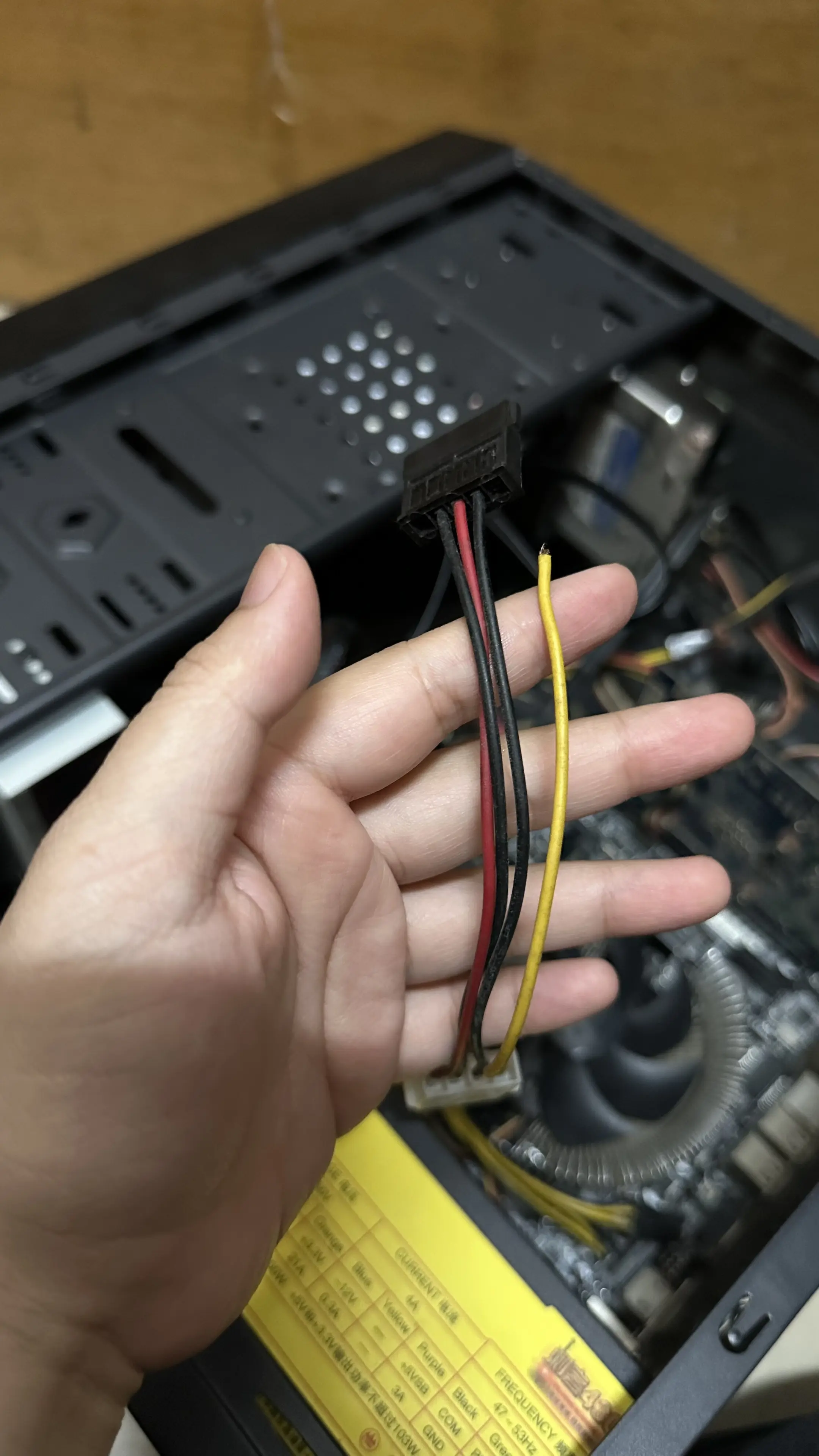 成年人的崩溃就在一瞬间。昨天刚找师傅修好的电脑 今天想打游戏 发现开不...