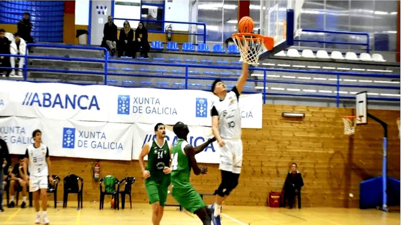 咱家外教洛佩斯亲自把黄秋实这孩子推荐给了老东家。
 

那边报纸专门写文章夸他，