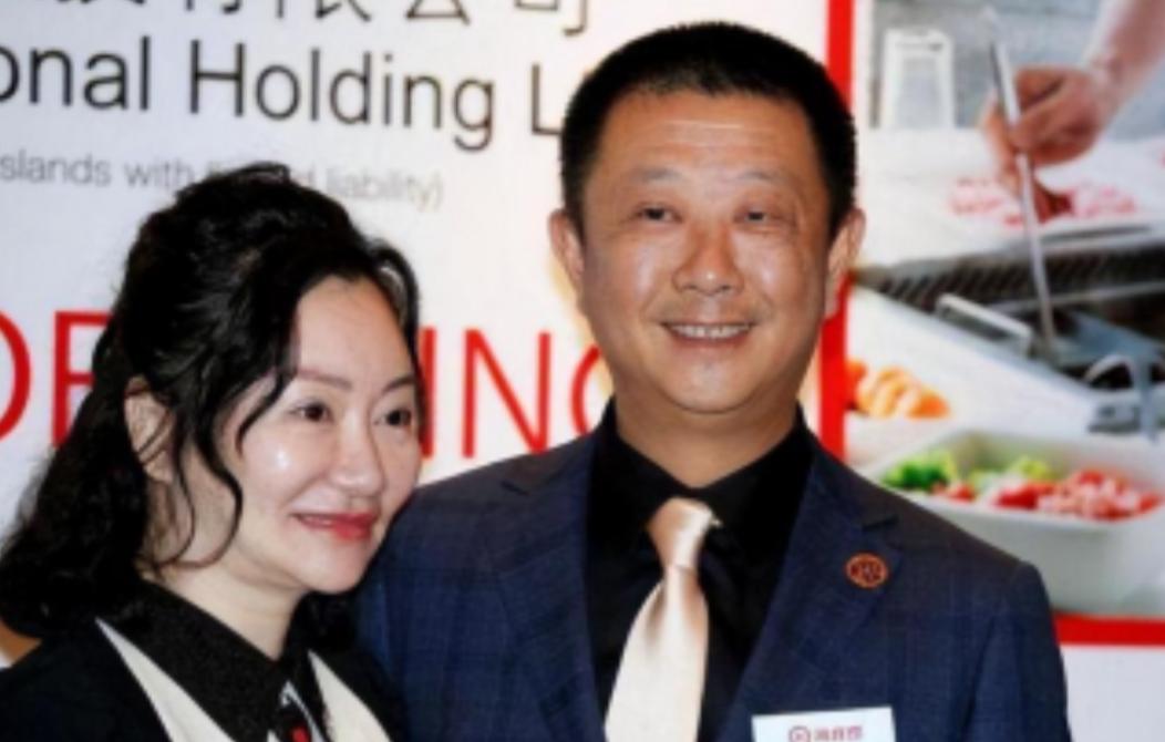 四川一女子为给哥哥还债，不惜陪伴老板24年，没想到老板后来大手一挥，女子身价直接