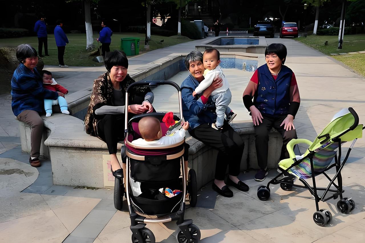 发现我爸妈只对孙子亲，对孙女无所谓的态度。

我爸爸生病躺床快两年了，过年我带着