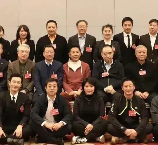 一群明星大咖同框，原谅我只认识陈道明……