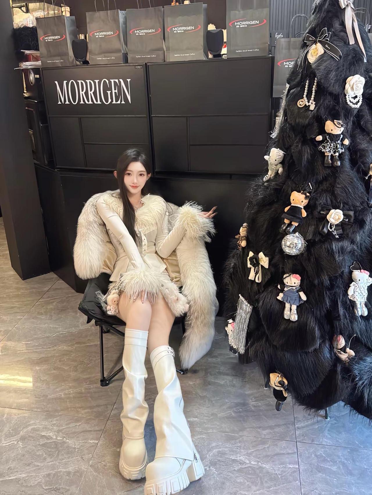 2026我一定要成为一个拜金 恶毒 爱慕虚荣 好吃懒做 但非常漂亮的小女孩