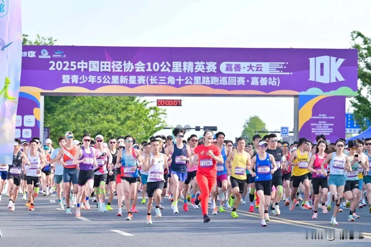 31分24秒 vs 1小时30分：路跑赛事，该不该分“精英组”和“大众组”？
